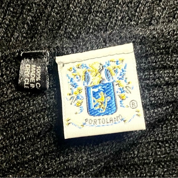 Portolano Ribbed Black Cashmere Scarf - Picture 13 of 13